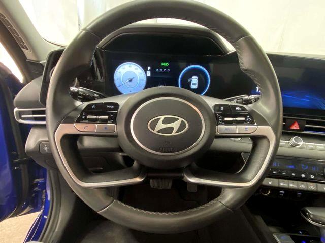 Hyundai Elantra  2024