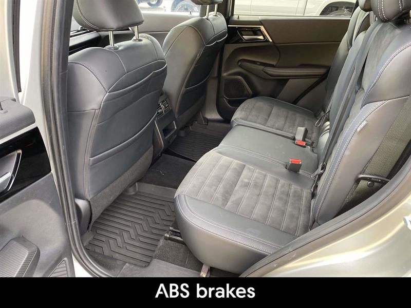 Mitsubishi Outlander  2023