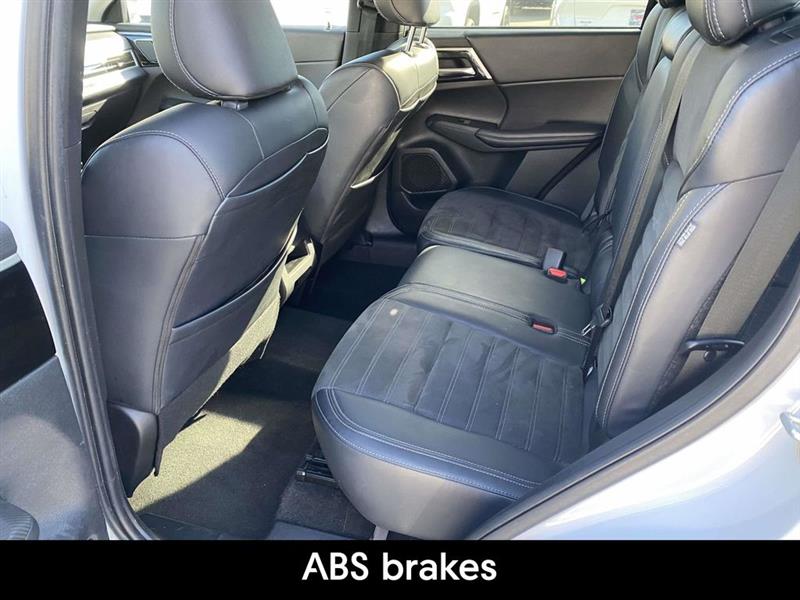 Mitsubishi Outlander  2024