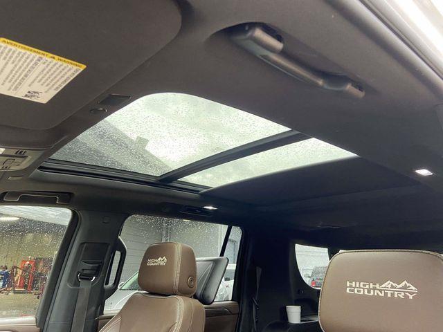 Chevrolet Suburban  2023