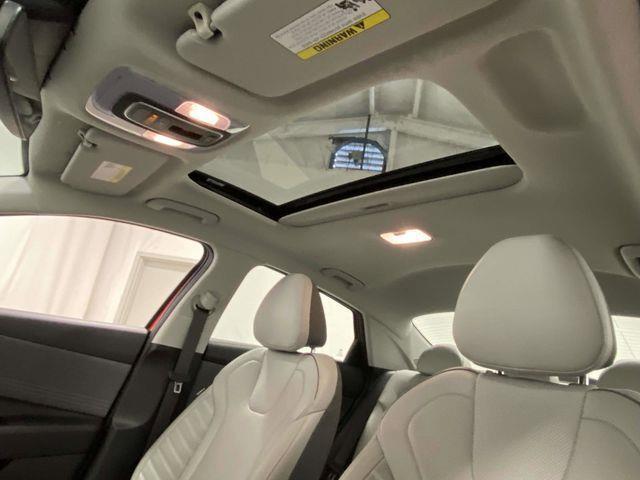 Hyundai Elantra  2022