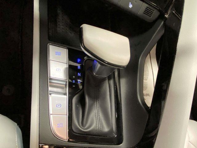 Hyundai Elantra  2022