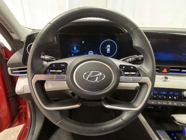 Hyundai Elantra  2022