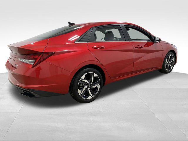 Hyundai Elantra  2022