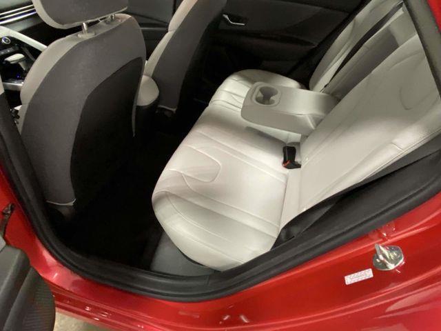 Hyundai Elantra  2022