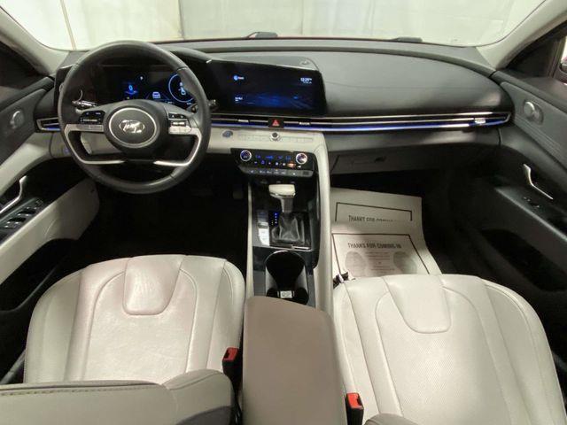 Hyundai Elantra  2022