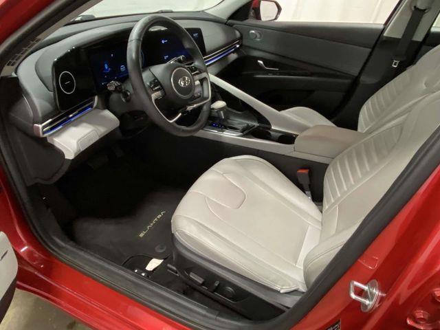 Hyundai Elantra  2022