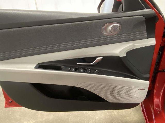 Hyundai Elantra  2022