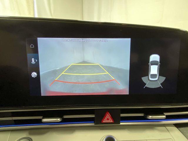 Hyundai Elantra  2022