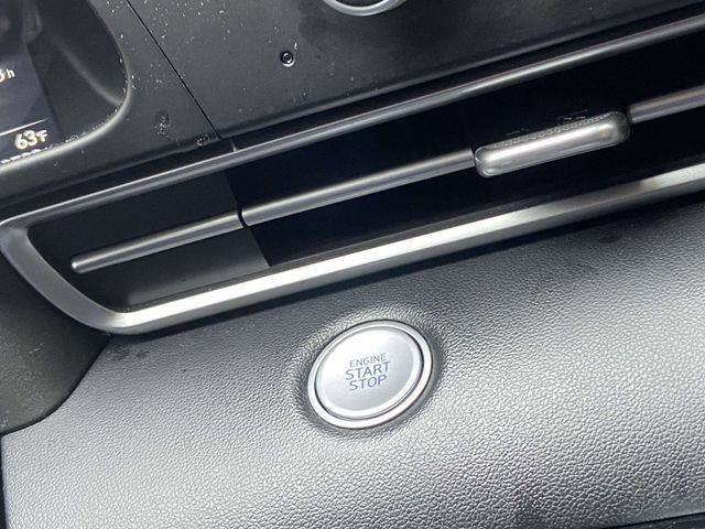 Hyundai Elantra  2023