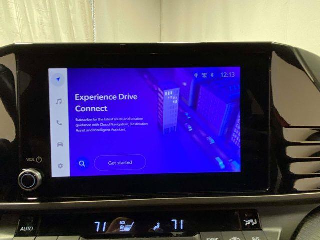 Toyota Camry Hybrid  2025