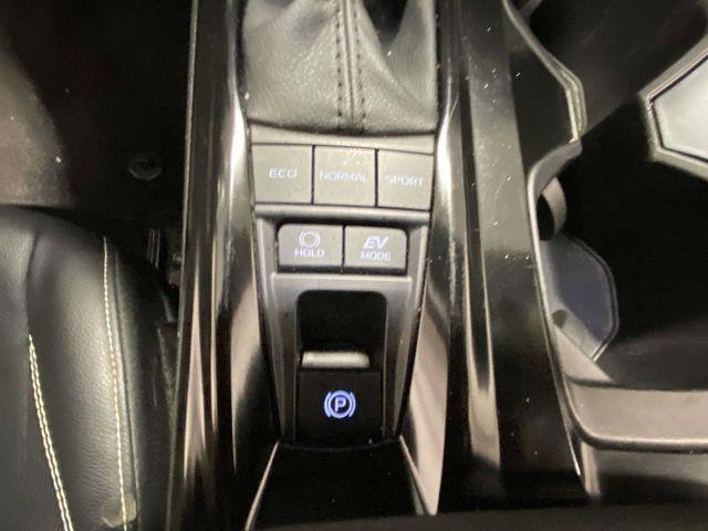 Toyota Camry Hybrid  2025