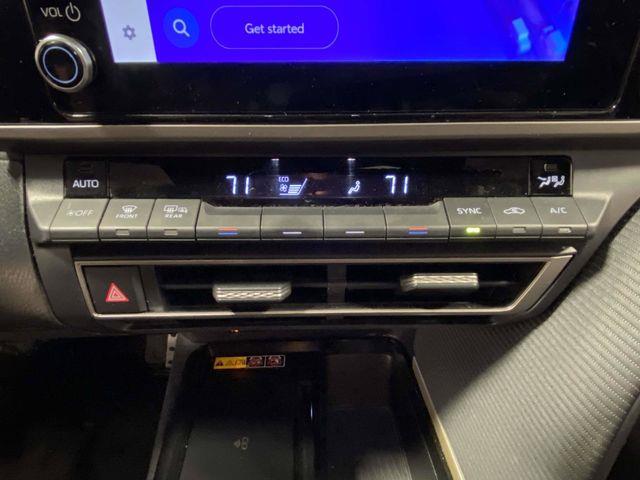 Toyota Camry Hybrid  2025