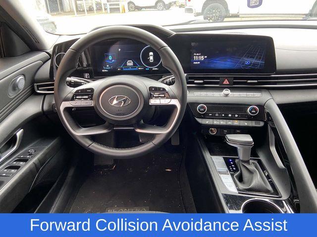 Hyundai Elantra  2023