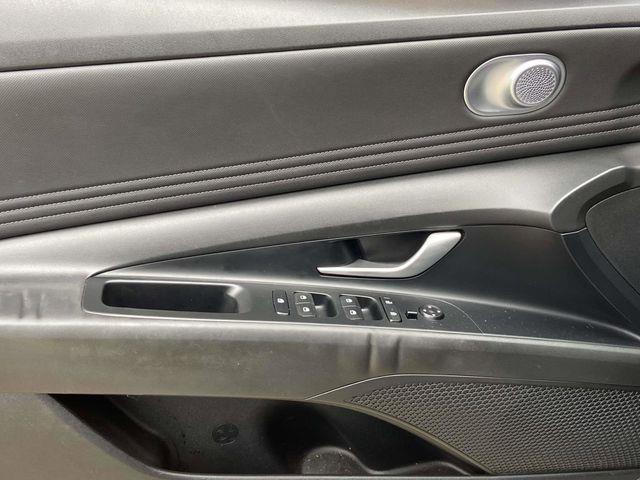 Hyundai Elantra  2023