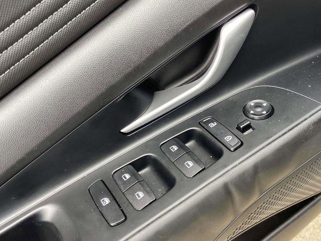 Hyundai Elantra  2023