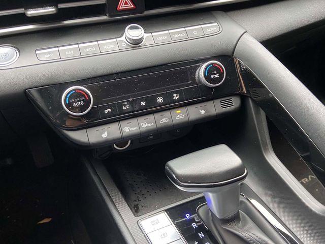 Hyundai Elantra  2023