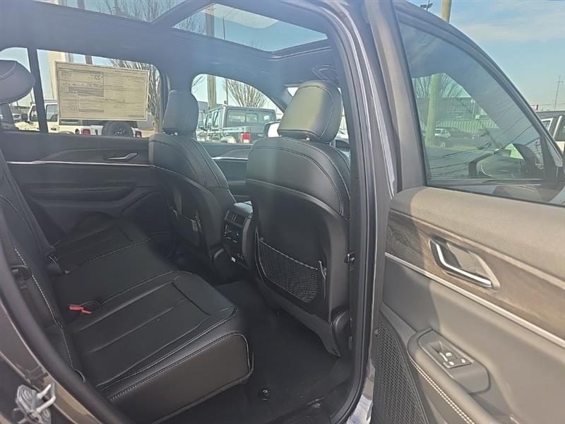 Jeep Grand Cherokee  2025