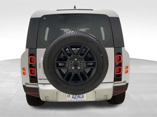 Land Rover Defender  2025