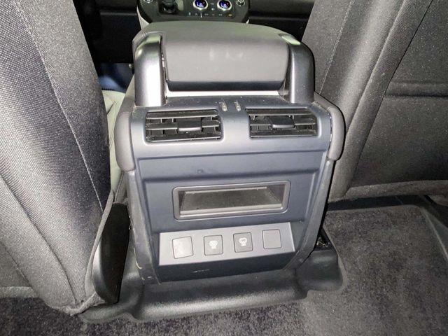 Land Rover Defender  2025