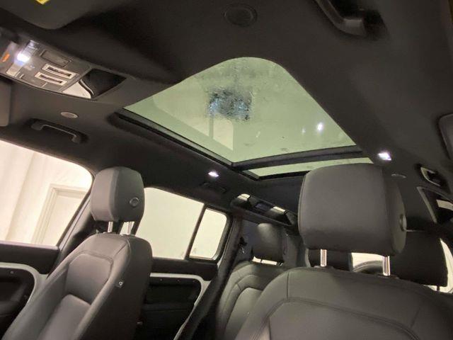 Land Rover Defender  2025