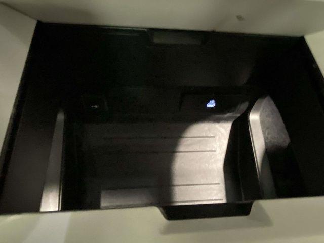 Land Rover Defender  2025