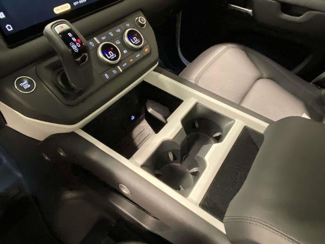 Land Rover Defender  2025