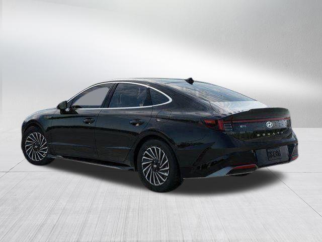 Hyundai Sonata Hybrid  2026