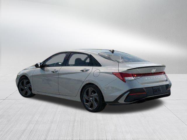 Hyundai Elantra Hybrid  2026