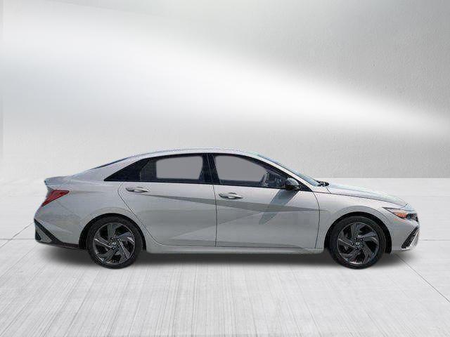 Hyundai Elantra Hybrid  2026