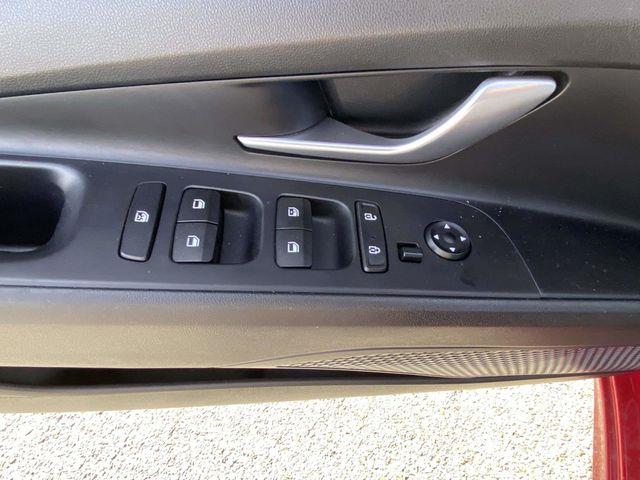 Hyundai Elantra  2023