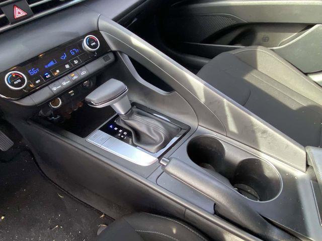 Hyundai Elantra  2023