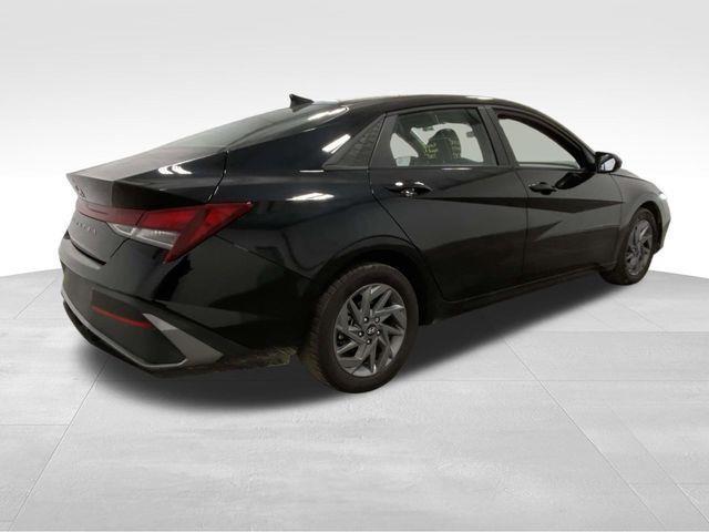 Hyundai Elantra  2024