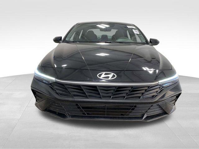 Hyundai Elantra  2024