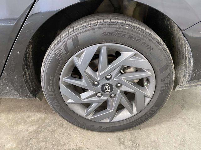 Hyundai Elantra  2024