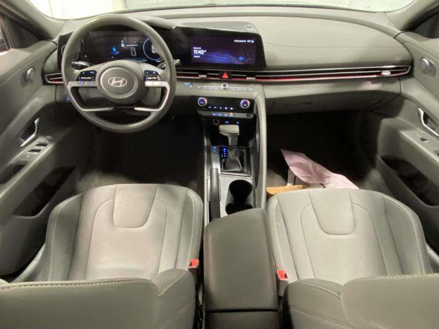 Hyundai Elantra  2024