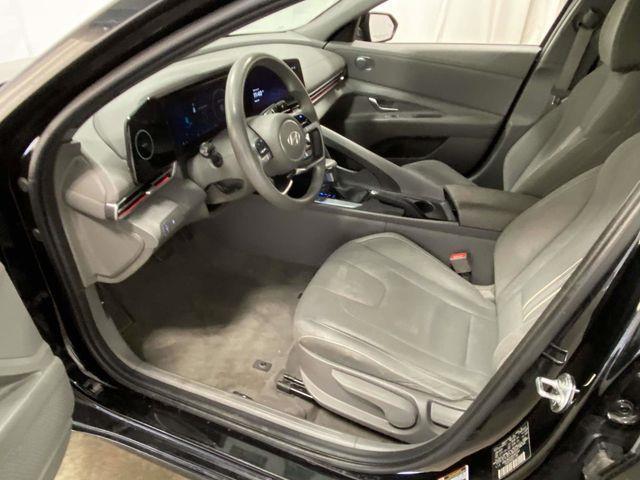 Hyundai Elantra  2024