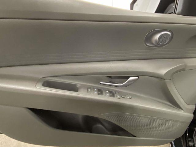 Hyundai Elantra  2024