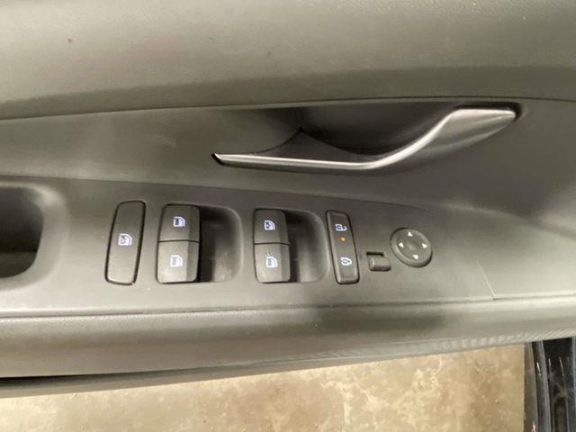 Hyundai Elantra  2024