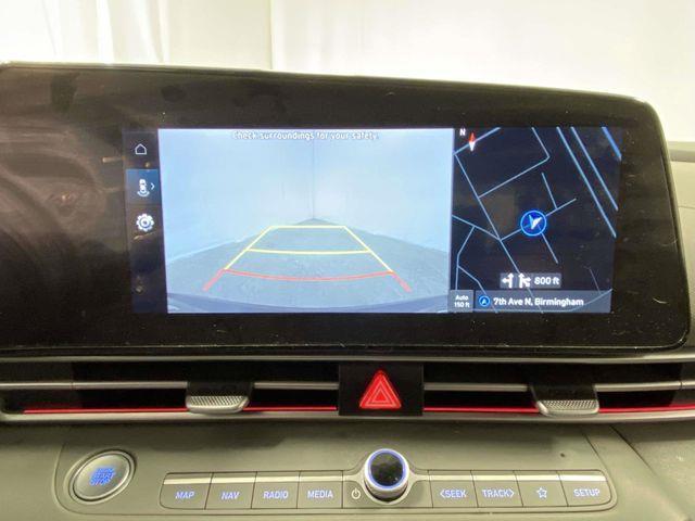 Hyundai Elantra  2024