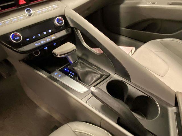 Hyundai Elantra  2024