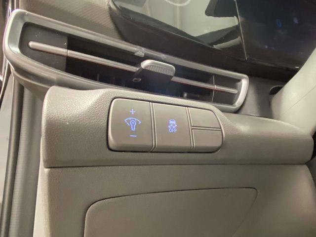 Hyundai Elantra  2024