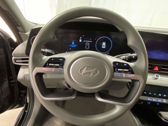 Hyundai Elantra  2024