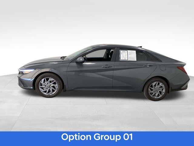 Hyundai Elantra Hybrid  2025