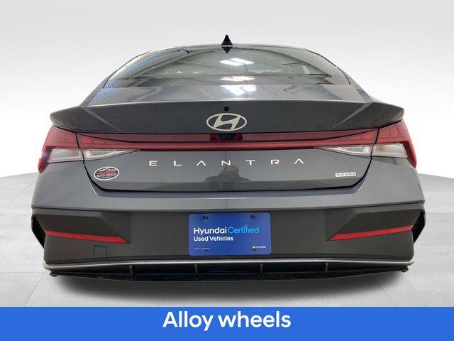 Hyundai Elantra Hybrid  2025