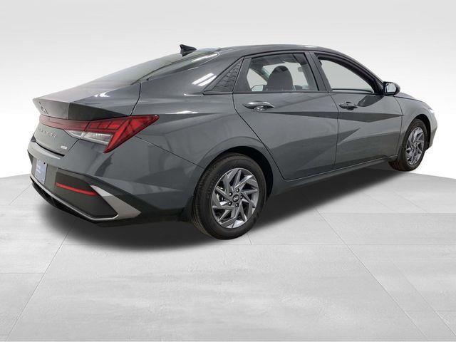 Hyundai Elantra Hybrid  2025