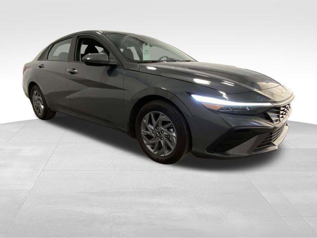 Hyundai Elantra Hybrid  2025