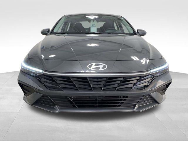 Hyundai Elantra Hybrid  2025