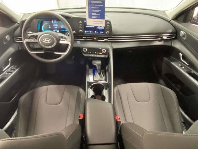 Hyundai Elantra Hybrid  2025