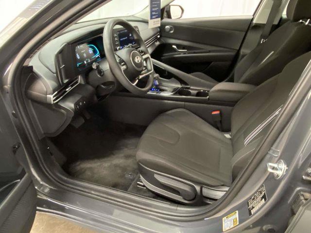 Hyundai Elantra Hybrid  2025